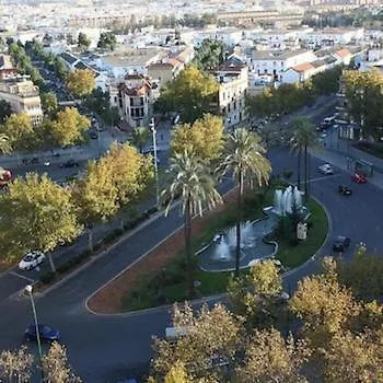 Piso Con Patio Privado Y Parking Nervion Sevilla
