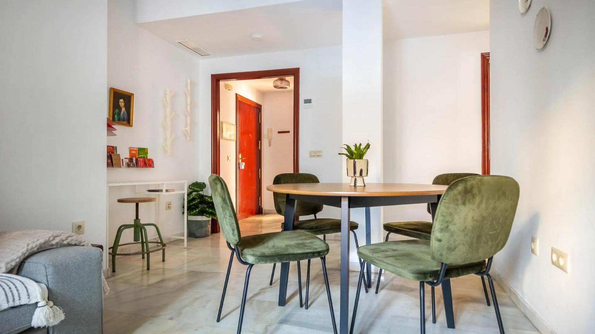 Piso Con Patio Privado Y Parking Nervion Sevilla Španělsko