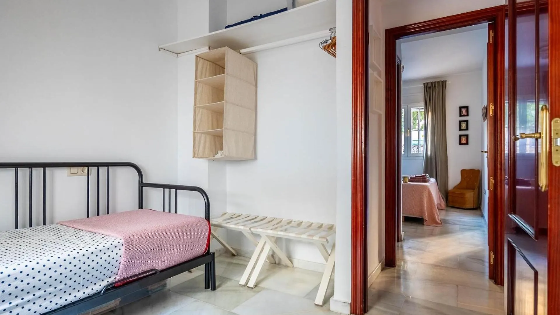 Piso Con Patio Privado Y Parking Nervion Sevilla Apartmán