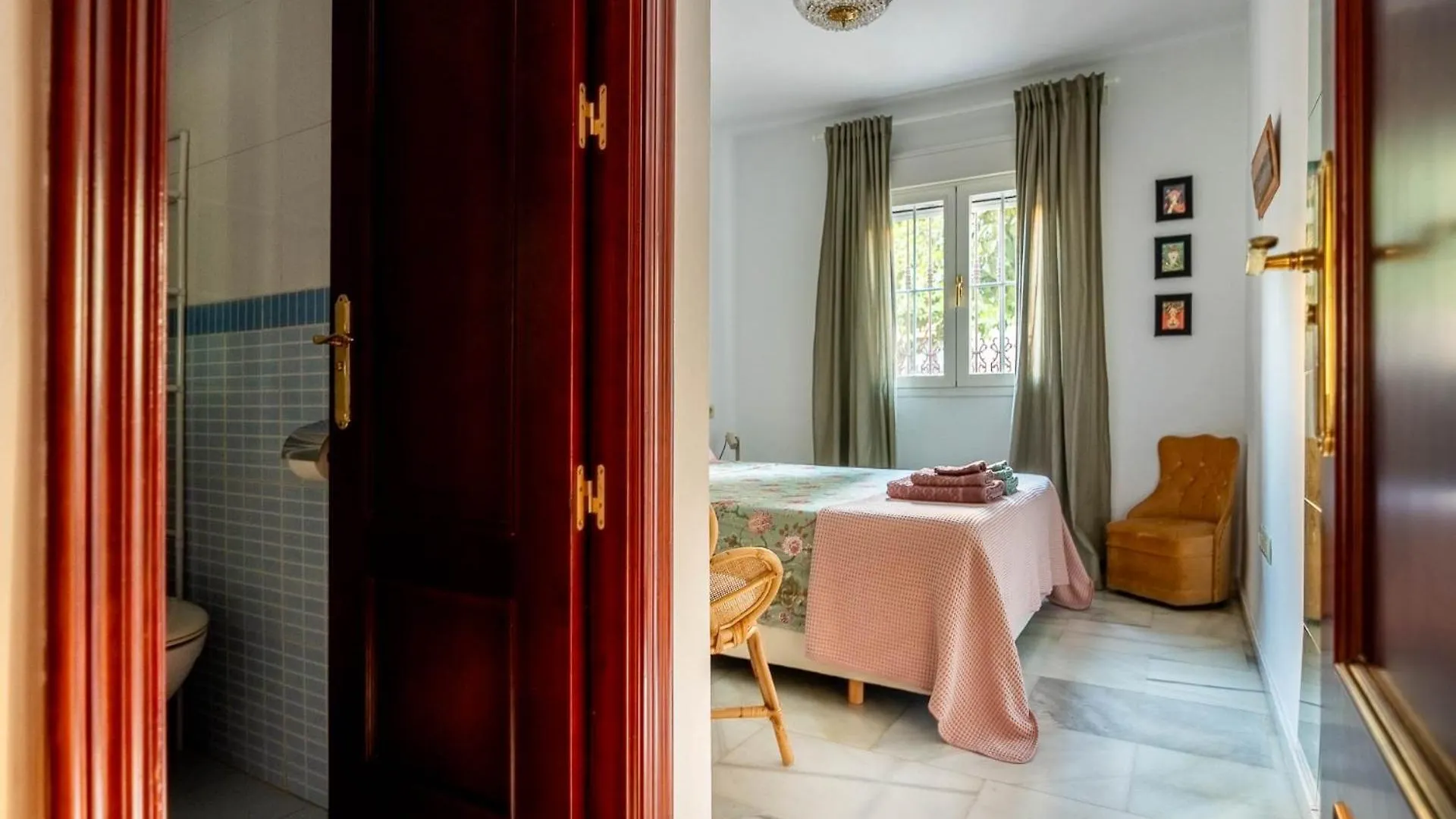 Apartmán Piso Con Patio Privado Y Parking Nervion Sevilla